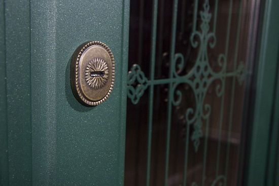 Входная дверь  